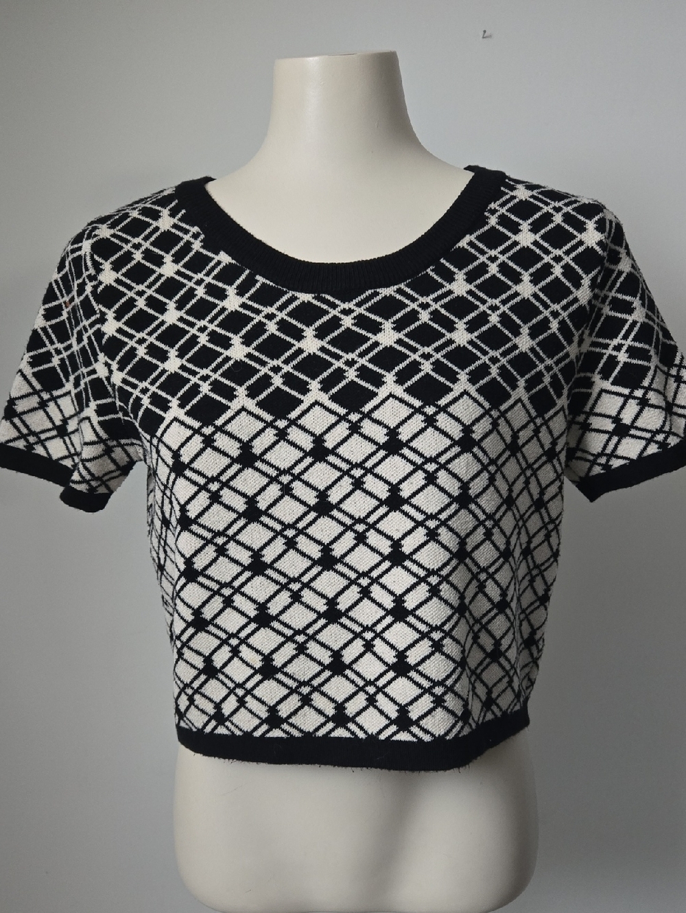 4/$20 ❤️ Pink Rose Knit Crop Top (M)